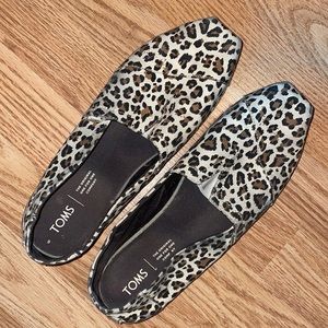 COPY - TOMS Leopard Cheetah Print Slip Ons Flats Size 9